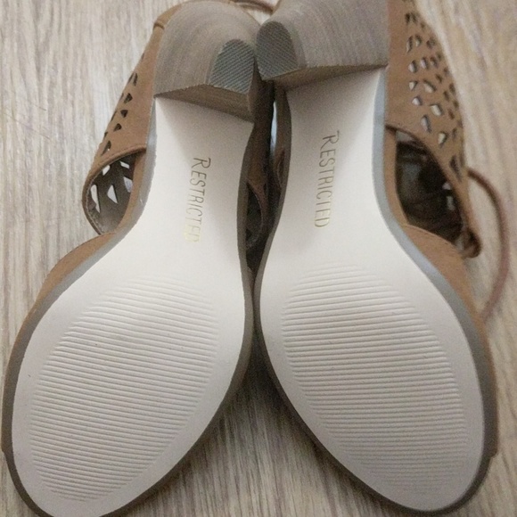 Restricted Open toe laced up Heel Shoes - Picture 5 of 6